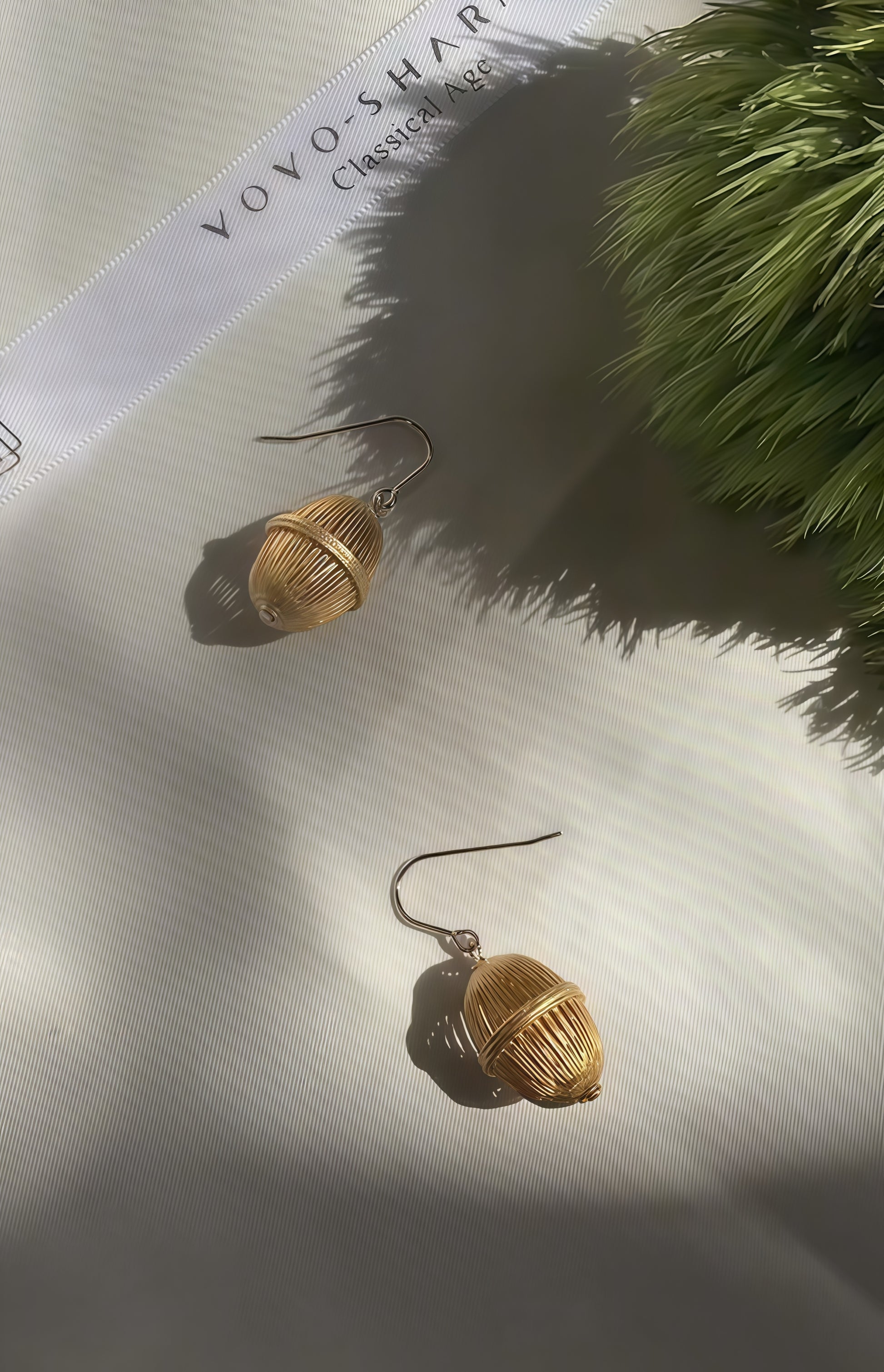 Golden Star-Whisking Oversized Ear Hooks